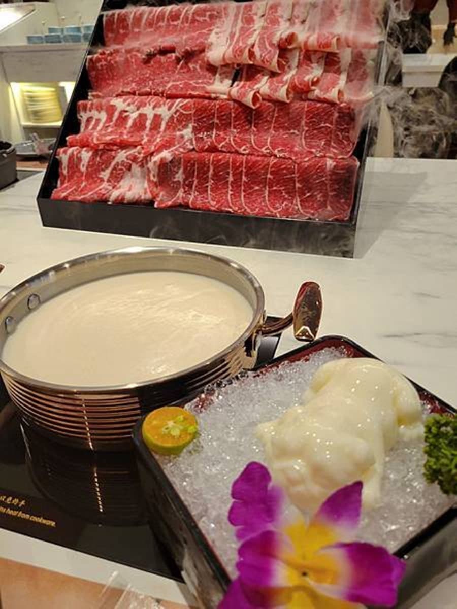 打卡鎮店之寶「肉中劍」!彰化人氣火鍋10種湯底任選,還能爽吃澎派全牛套餐 打卡鎮店之寶「肉中劍」!彰化人氣火鍋10種湯底任選,還能爽吃澎派全牛套餐