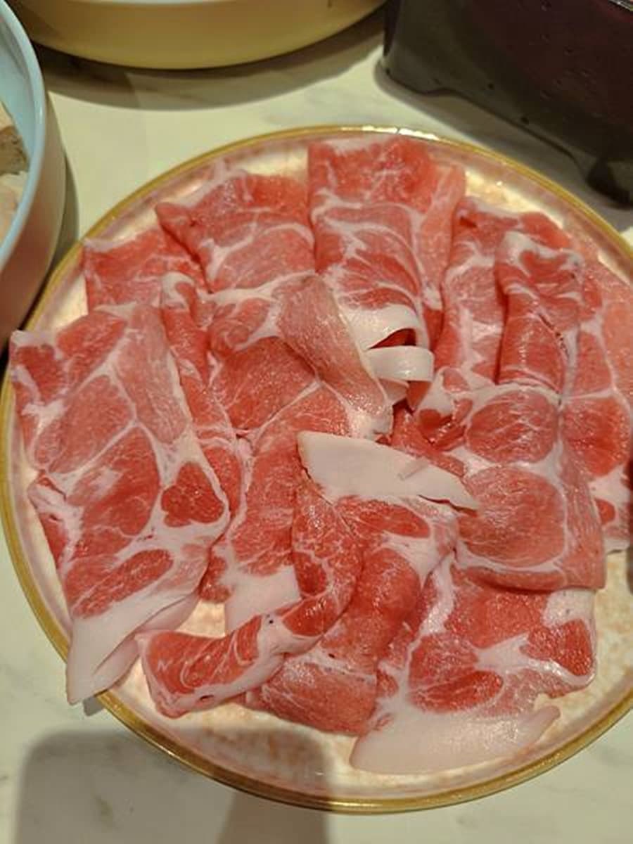 打卡鎮店之寶「肉中劍」!彰化人氣火鍋10種湯底任選,還能爽吃澎派全牛套餐 打卡鎮店之寶「肉中劍」!彰化人氣火鍋10種湯底任選,還能爽吃澎派全牛套餐