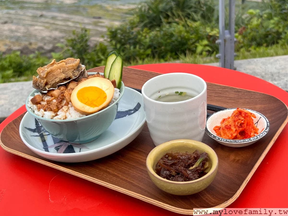 週末限定搶預約!「鮑魚滷肉飯」藏身海巡哨所,邊吃邊賞無敵海景第一排 週末限定搶預約!「鮑魚滷肉飯」藏身海巡哨所,邊吃邊賞無敵海景第一排
