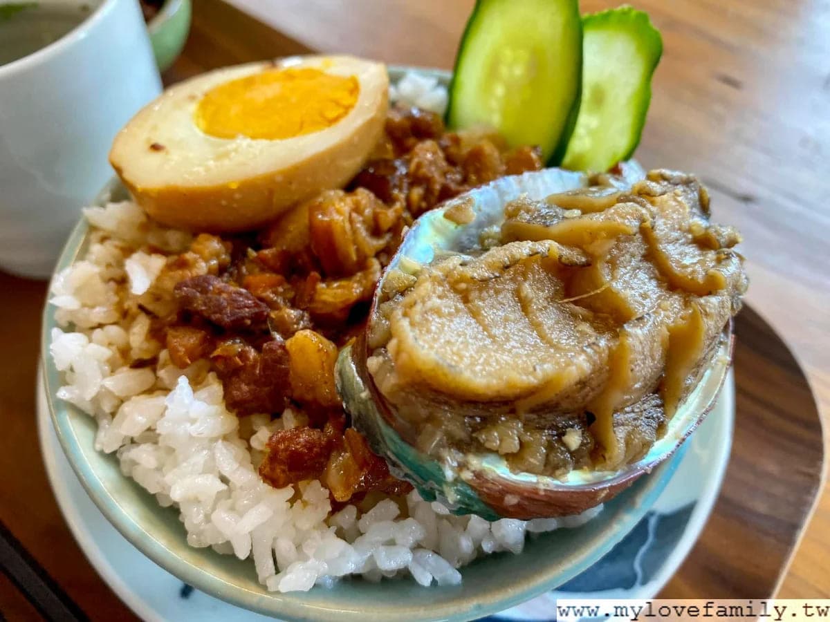 週末限定搶預約!「鮑魚滷肉飯」藏身海巡哨所,邊吃邊賞無敵海景第一排 週末限定搶預約!「鮑魚滷肉飯」藏身海巡哨所,邊吃邊賞無敵海景第一排