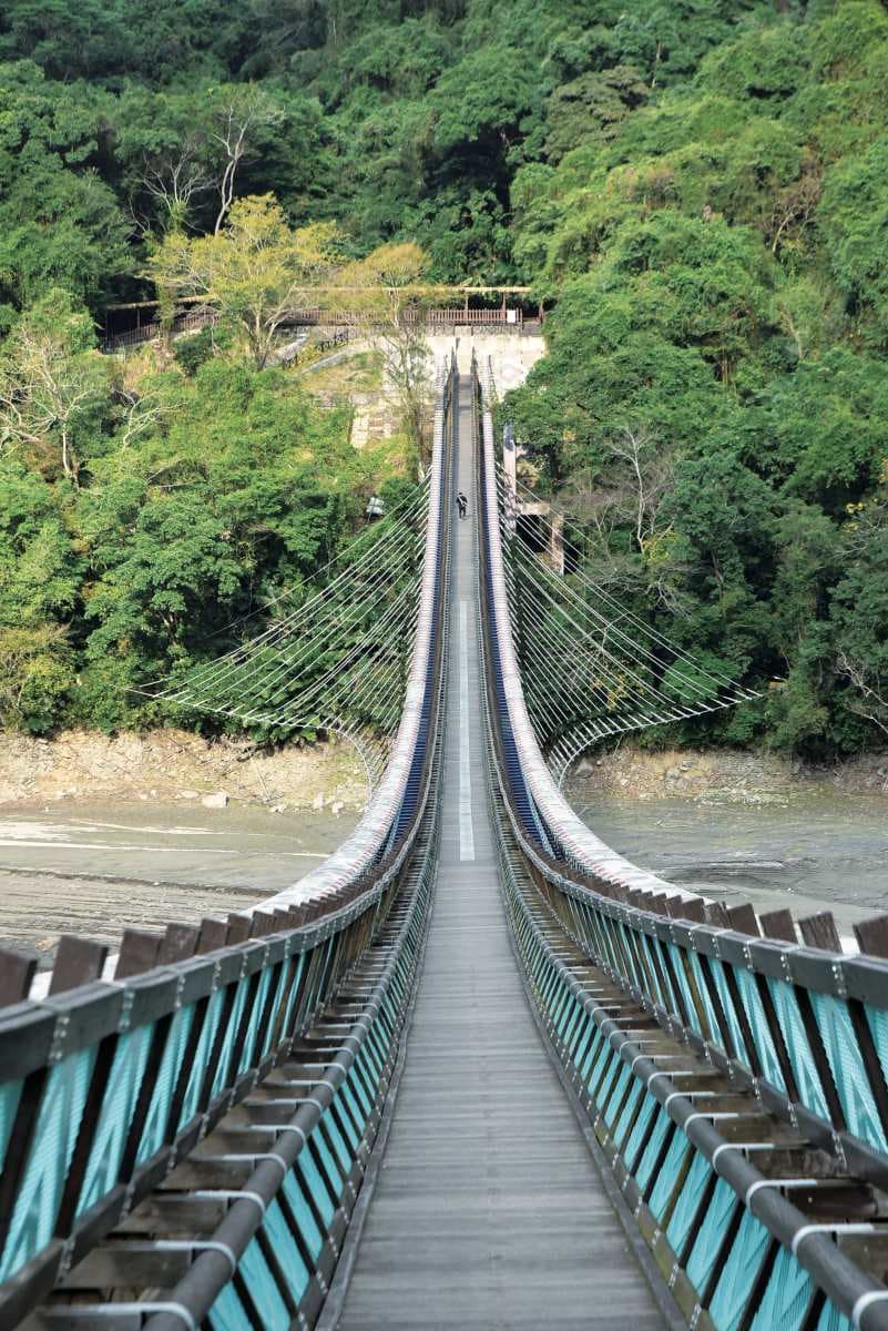 消暑景點快收!桃園4處沁涼山海祕境:百年石滬、全台最長懸索橋、綠色隧道 消暑景點快收!桃園4處沁涼山海祕境:百年石滬、全台最長懸索橋、綠色隧道