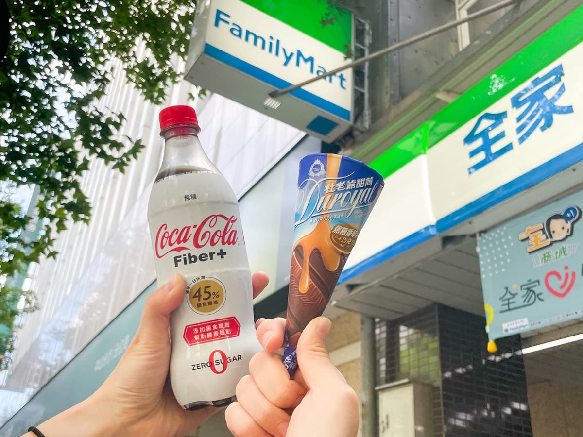 全家x馬來貘「貘貘桃霜淇淋」!黑白配色+聯名杯萌翻,連3天咖啡買一送一 全家x馬來貘「貘貘桃霜淇淋」!黑白配色+聯名杯萌翻,連3天咖啡買一送一