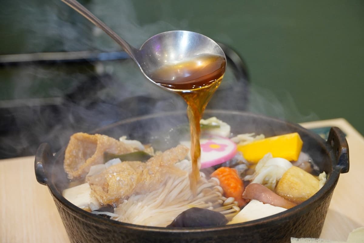單人也能爽吃鍋!「剝皮辣椒鍋」用10多種辣椒熬製,功夫滷三拼微辣唰嘴 單人也能爽吃鍋!「剝皮辣椒鍋」用10多種辣椒熬製,功夫滷三拼微辣唰嘴