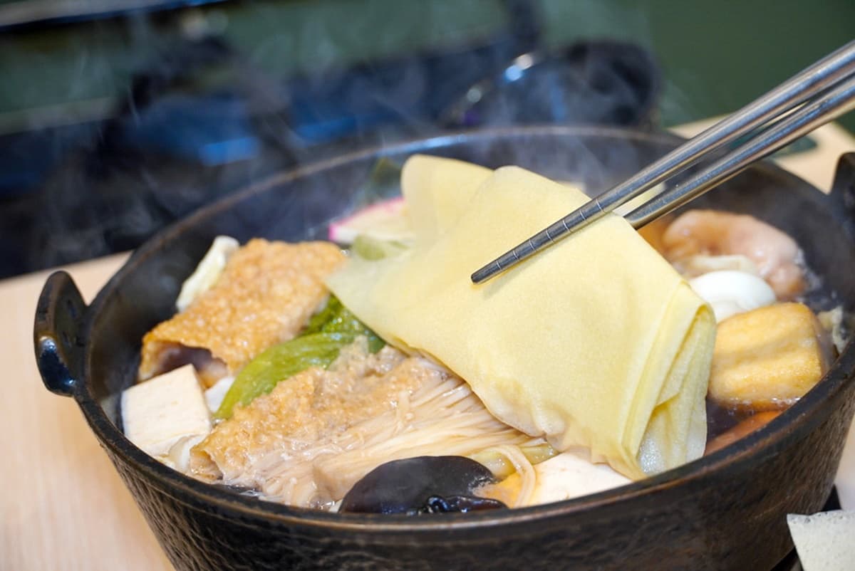 單人也能爽吃鍋!「剝皮辣椒鍋」用10多種辣椒熬製,功夫滷三拼微辣唰嘴 單人也能爽吃鍋!「剝皮辣椒鍋」用10多種辣椒熬製,功夫滷三拼微辣唰嘴