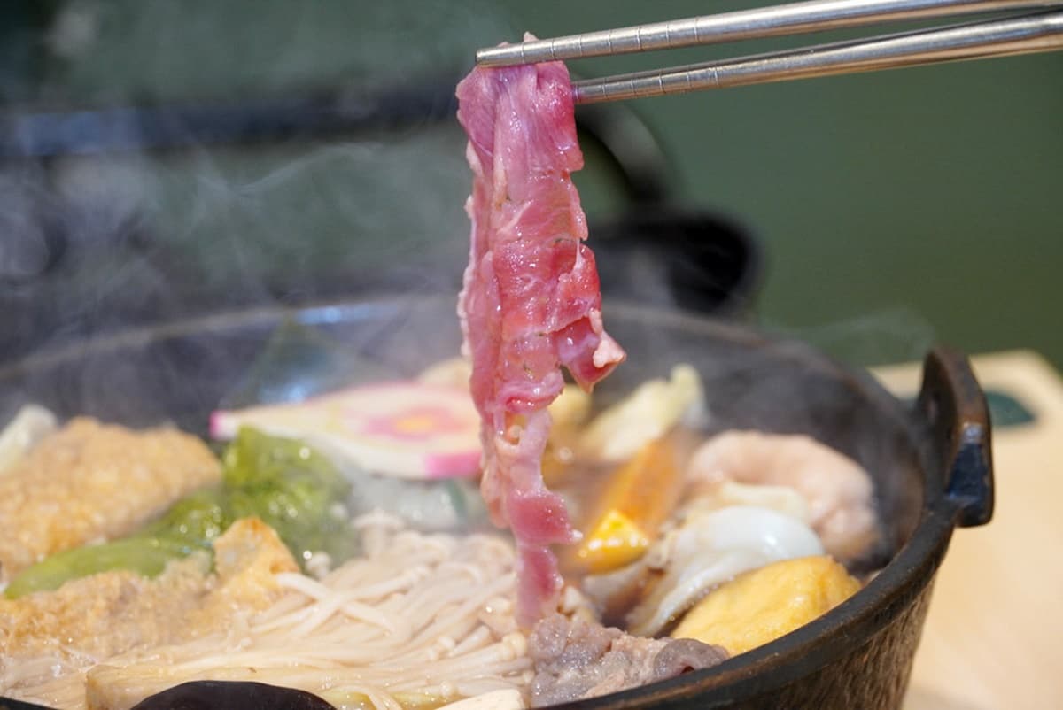 單人也能爽吃鍋!「剝皮辣椒鍋」用10多種辣椒熬製,功夫滷三拼微辣唰嘴 單人也能爽吃鍋!「剝皮辣椒鍋」用10多種辣椒熬製,功夫滷三拼微辣唰嘴