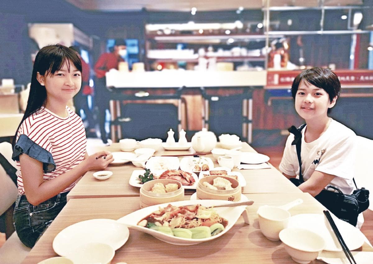 玩到不想走!台南飯店附設「開心農場」體驗採果、焢窯,打卡彩色玻璃教堂 玩到不想走!台南飯店附設「開心農場」體驗採果、焢窯,打卡彩色玻璃教堂
