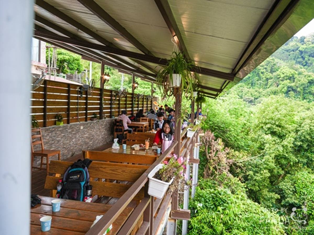 角板山最美視角在這!暴紅「祕境咖啡廳」美拍到手軟,坐擁180度山景第一排 角板山最美視角在這!暴紅「祕境咖啡廳」美拍到手軟,坐擁180度山景第一排