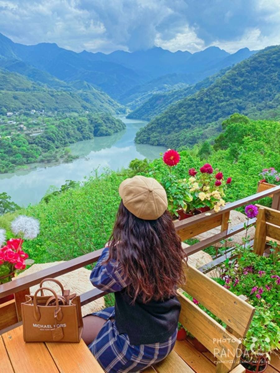 角板山最美視角在這!暴紅「祕境咖啡廳」美拍到手軟,坐擁180度山景第一排 角板山最美視角在這!暴紅「祕境咖啡廳」美拍到手軟,坐擁180度山景第一排