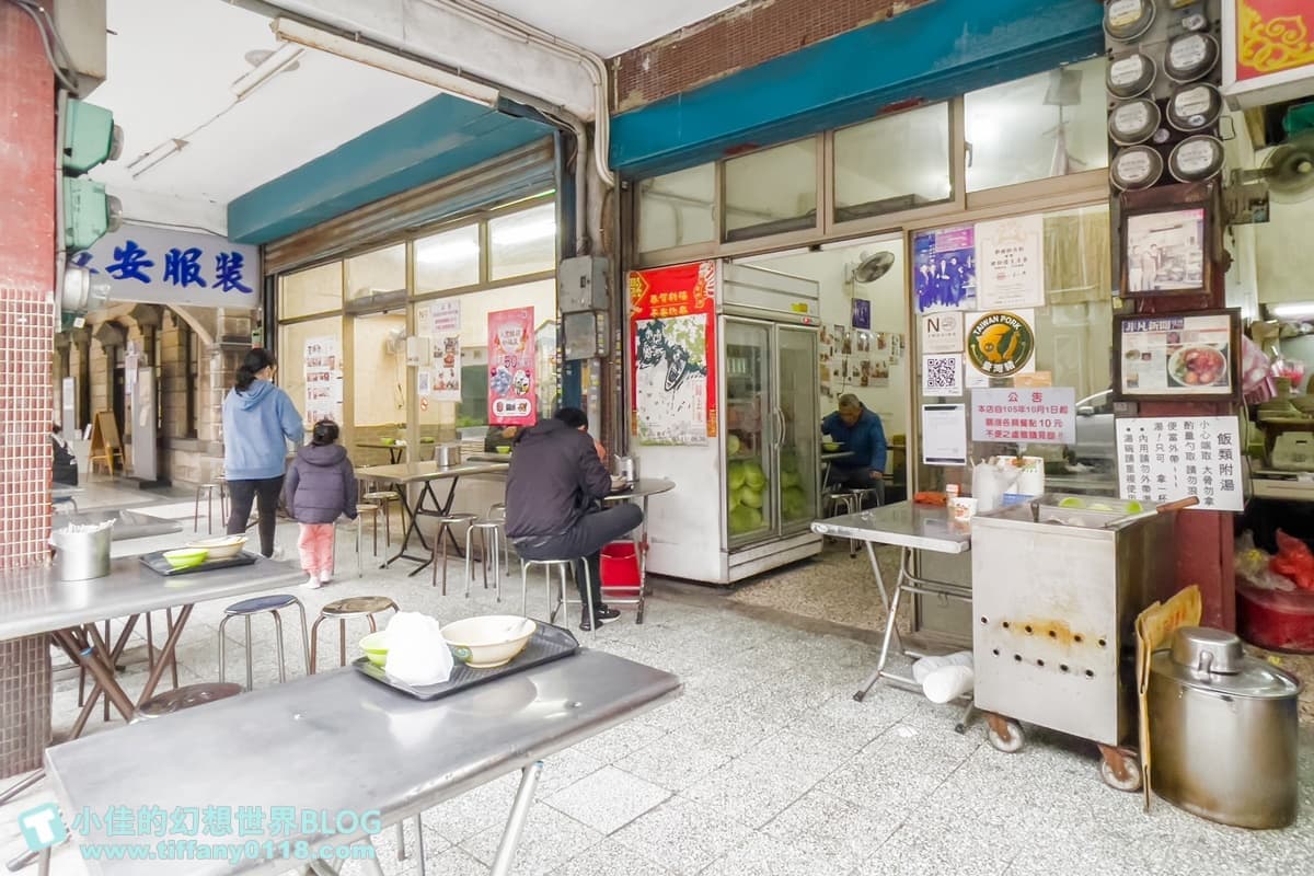 飄香一甲子!「黑金豬腳飯」滷到入口即化,還有免費大骨湯喝到飽 飄香一甲子!「黑金豬腳飯」滷到入口即化,還有免費大骨湯喝到飽
