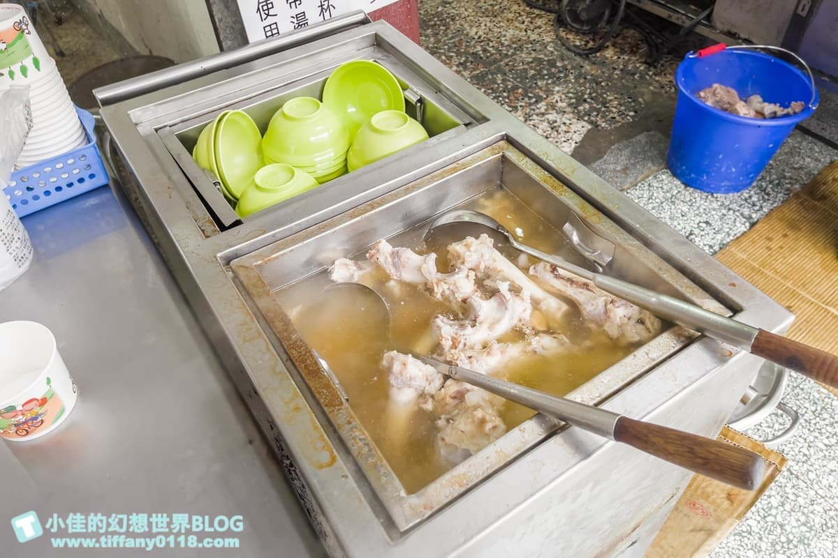 飄香一甲子!「黑金豬腳飯」滷到入口即化,還有免費大骨湯喝到飽 飄香一甲子!「黑金豬腳飯」滷到入口即化,還有免費大骨湯喝到飽