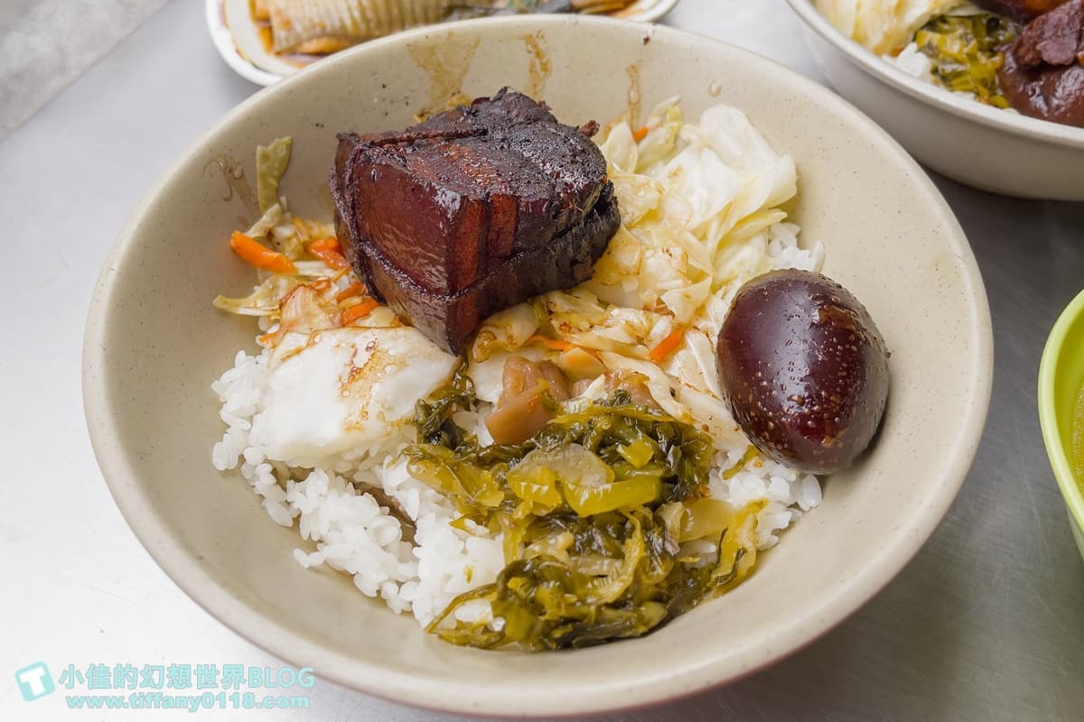 飄香一甲子!「黑金豬腳飯」滷到入口即化,還有免費大骨湯喝到飽 飄香一甲子!「黑金豬腳飯」滷到入口即化,還有免費大骨湯喝到飽