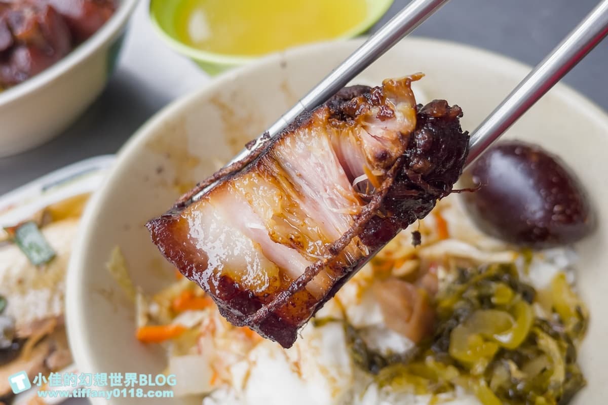 飄香一甲子!「黑金豬腳飯」滷到入口即化,還有免費大骨湯喝到飽 飄香一甲子!「黑金豬腳飯」滷到入口即化,還有免費大骨湯喝到飽