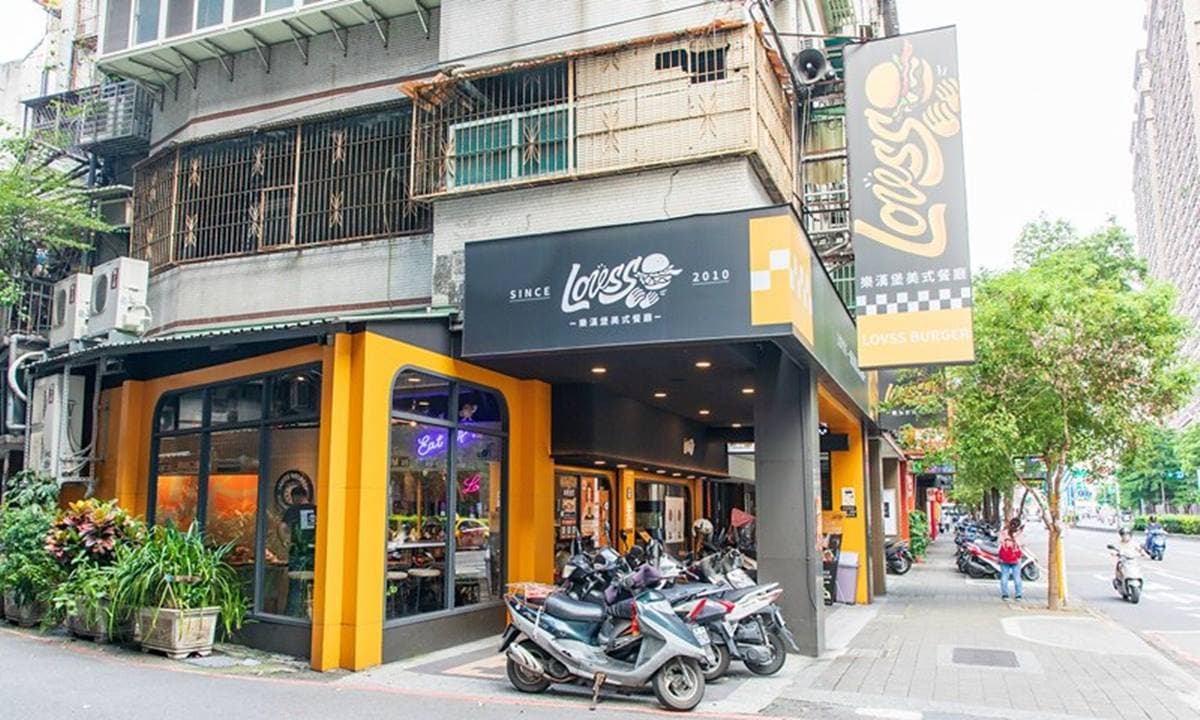 近3000則好評!板橋「巨無霸漢堡」雙手握不住,一次嘗3種肉排尬起司 近3000則好評!板橋「巨無霸漢堡」雙手握不住,一次嘗3種肉排尬起司