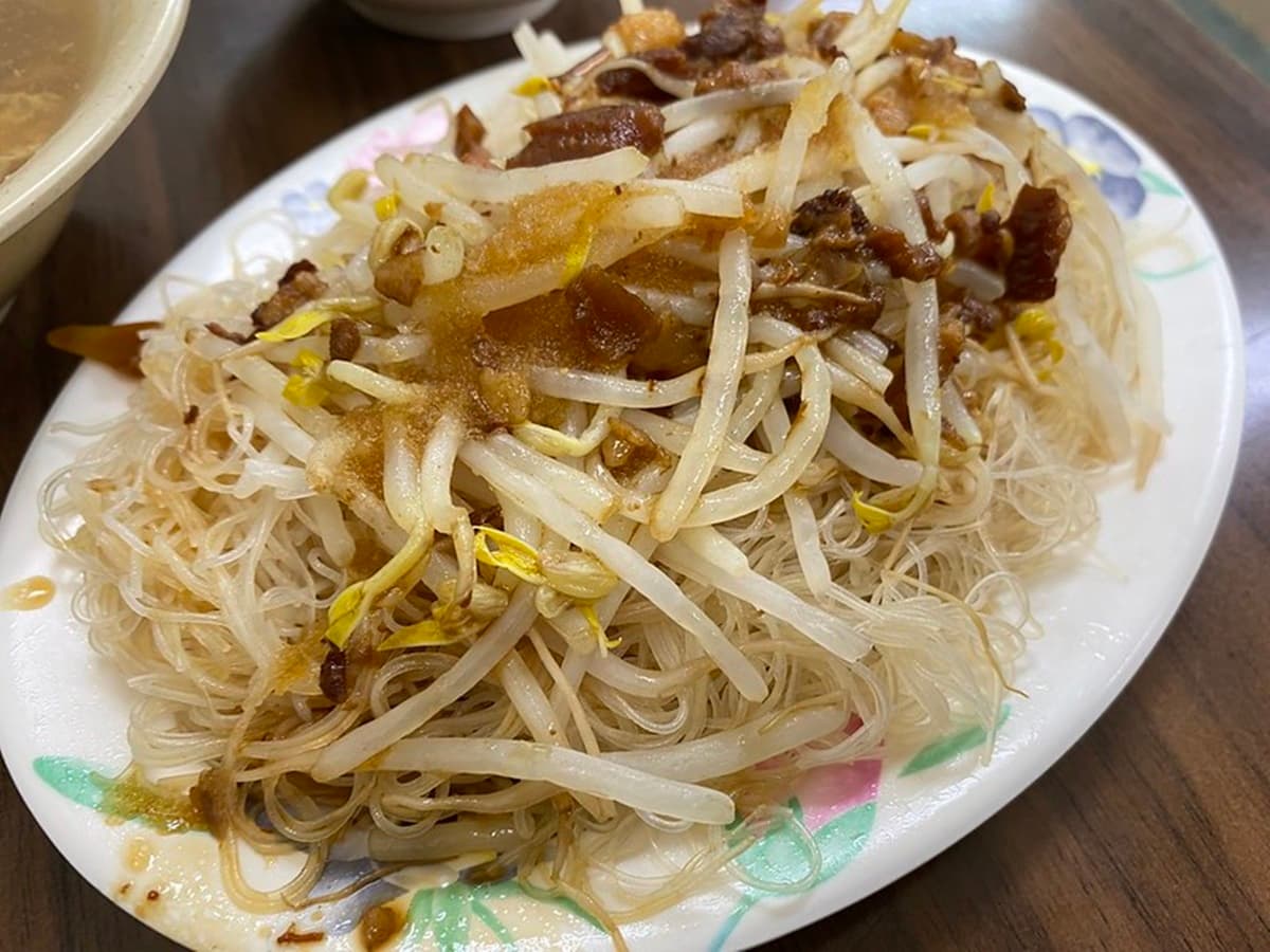 飄香30年!台北「老字號赤肉羹」加辣吃更對味,炒米粉吸滿滷汁愈吃愈唰嘴 飄香30年!台北「老字號赤肉羹」加辣吃更對味,炒米粉吸滿滷汁愈吃愈唰嘴