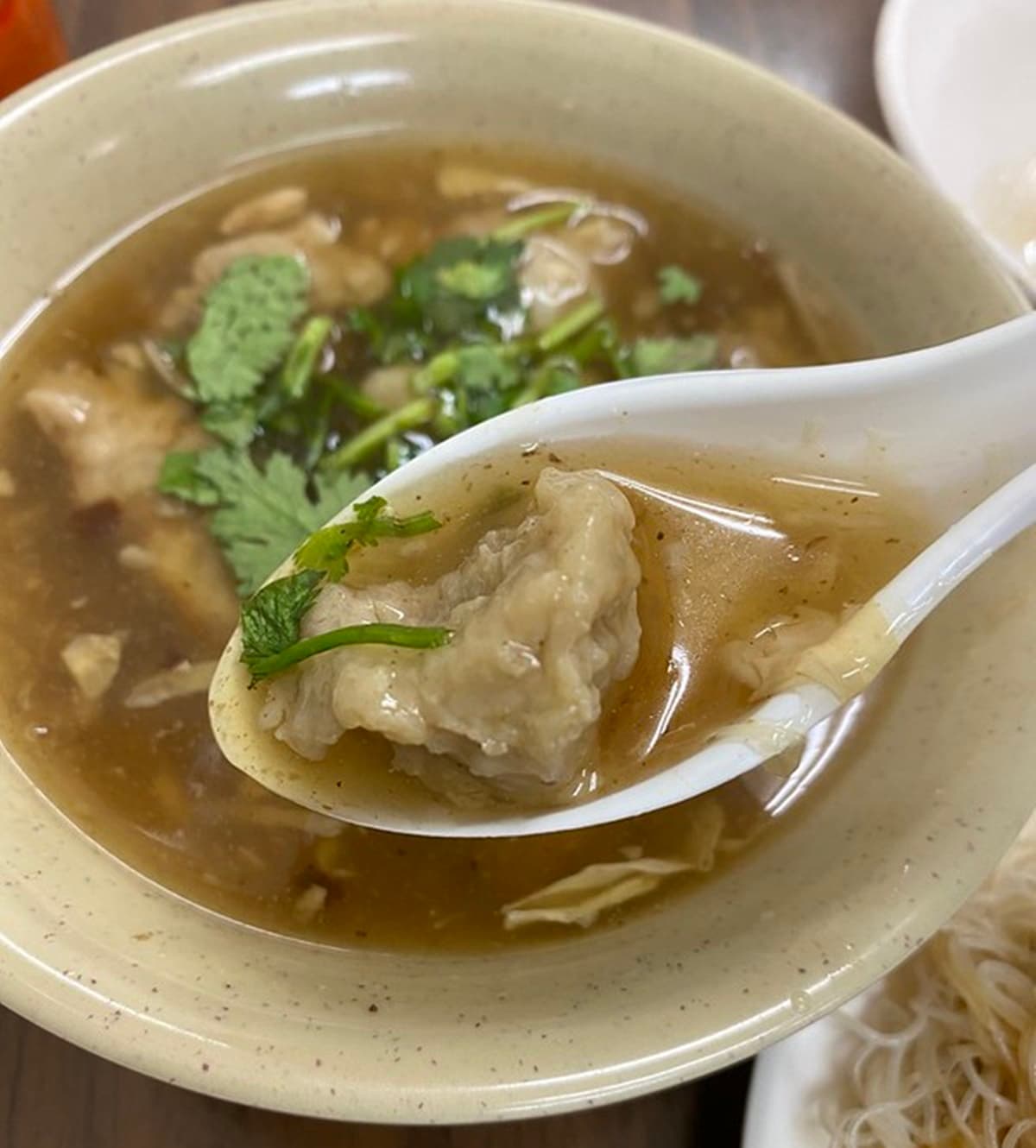飄香30年!台北「老字號赤肉羹」加辣吃更對味,炒米粉吸滿滷汁愈吃愈唰嘴 飄香30年!台北「老字號赤肉羹」加辣吃更對味,炒米粉吸滿滷汁愈吃愈唰嘴
