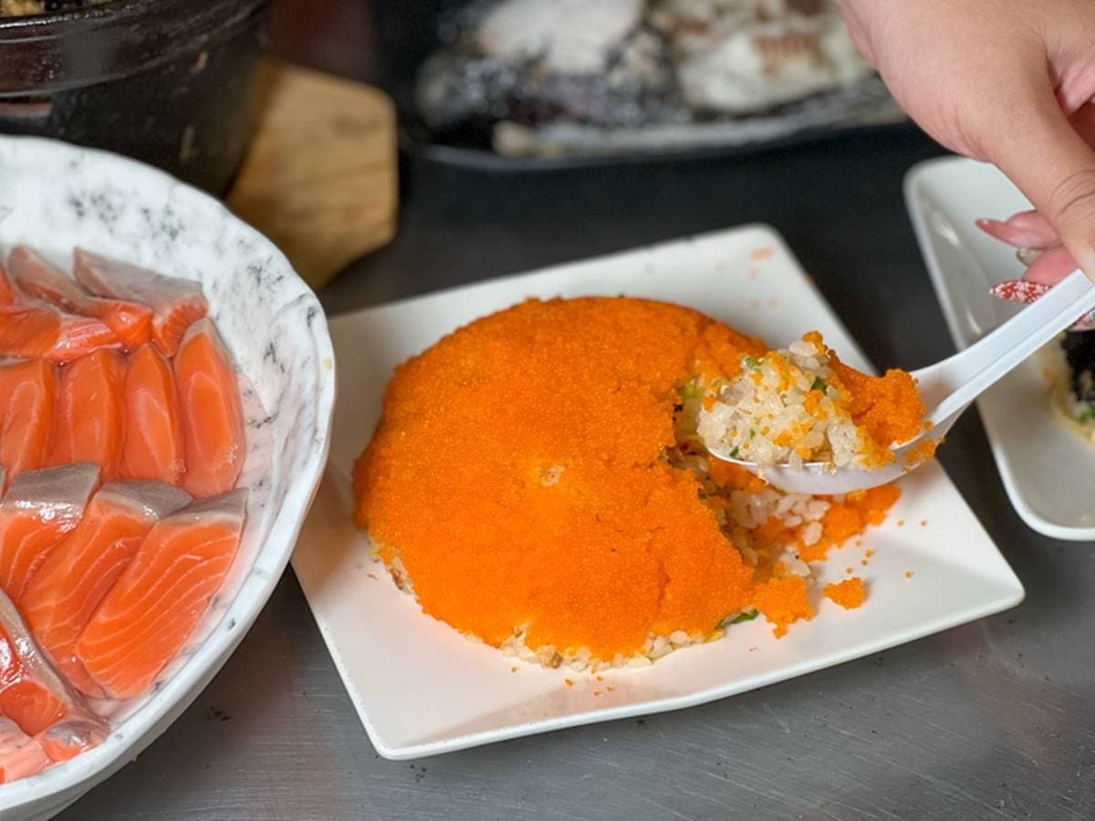 299元嗑到痛風!4種海鮮不限時吃到飽,加碼「鮭魚生魚片」1片不到10元 299元嗑到痛風!4種海鮮不限時吃到飽,加碼「鮭魚生魚片」1片不到10元