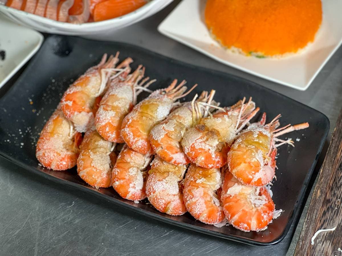299元嗑到痛風!4種海鮮不限時吃到飽,加碼「鮭魚生魚片」1片不到10元 299元嗑到痛風!4種海鮮不限時吃到飽,加碼「鮭魚生魚片」1片不到10元
