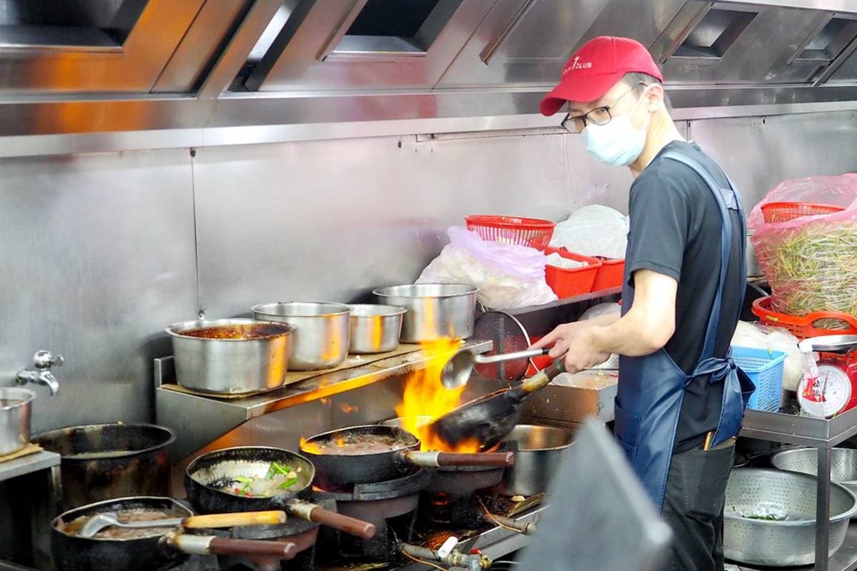 城隍廟周邊人氣小吃!「鴨肉滷肉飯」凌晨2點吃得到,炒鴨血酸辣唰嘴好過癮 城隍廟周邊人氣小吃!「鴨肉滷肉飯」凌晨2點吃得到,炒鴨血酸辣唰嘴好過癮