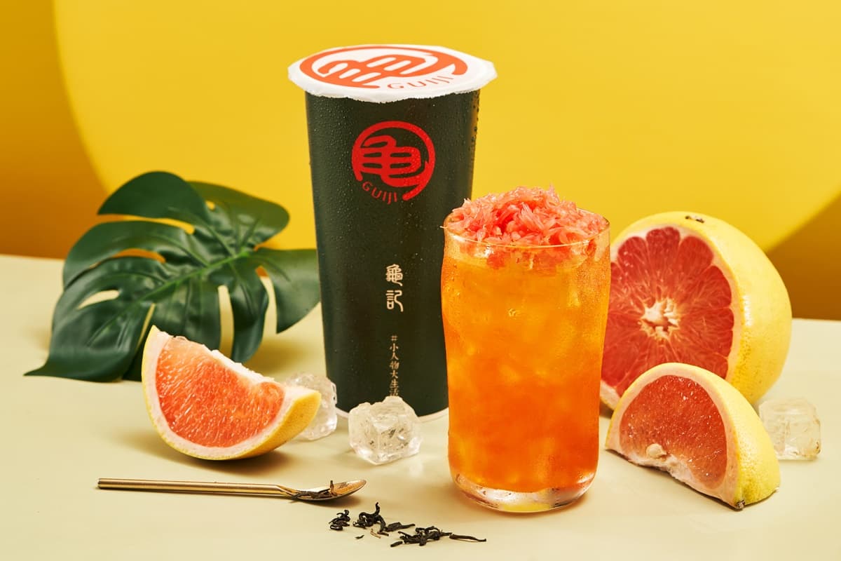 龜記最強「紅柚翡翠」回來了!明起連3天2杯120元手刀開喝,滿滿果粒太銷魂 龜記最強「紅柚翡翠」回來了!明起連3天2杯120元手刀開喝,滿滿果粒太銷魂