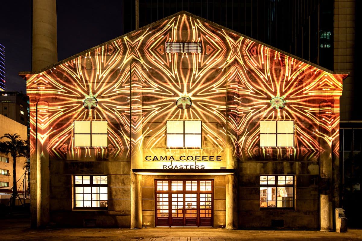 【新開店】松菸最美古蹟咖啡館!「CAMA豆留文青」晚上變餐酒館+光雕秀 【新開店】松菸最美古蹟咖啡館!「CAMA豆留文青」晚上變餐酒館+光雕秀