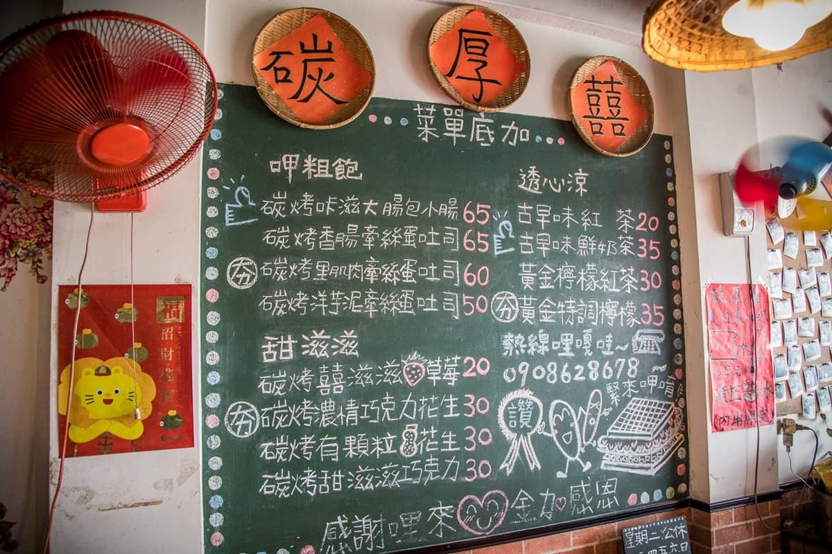 從餐車紅到開店!一早就排隊「大腸包小腸」爆料超澎派,搭酥脆蒜餅更唰嘴 從餐車紅到開店!一早就排隊「大腸包小腸」爆料超澎派,搭酥脆蒜餅更唰嘴