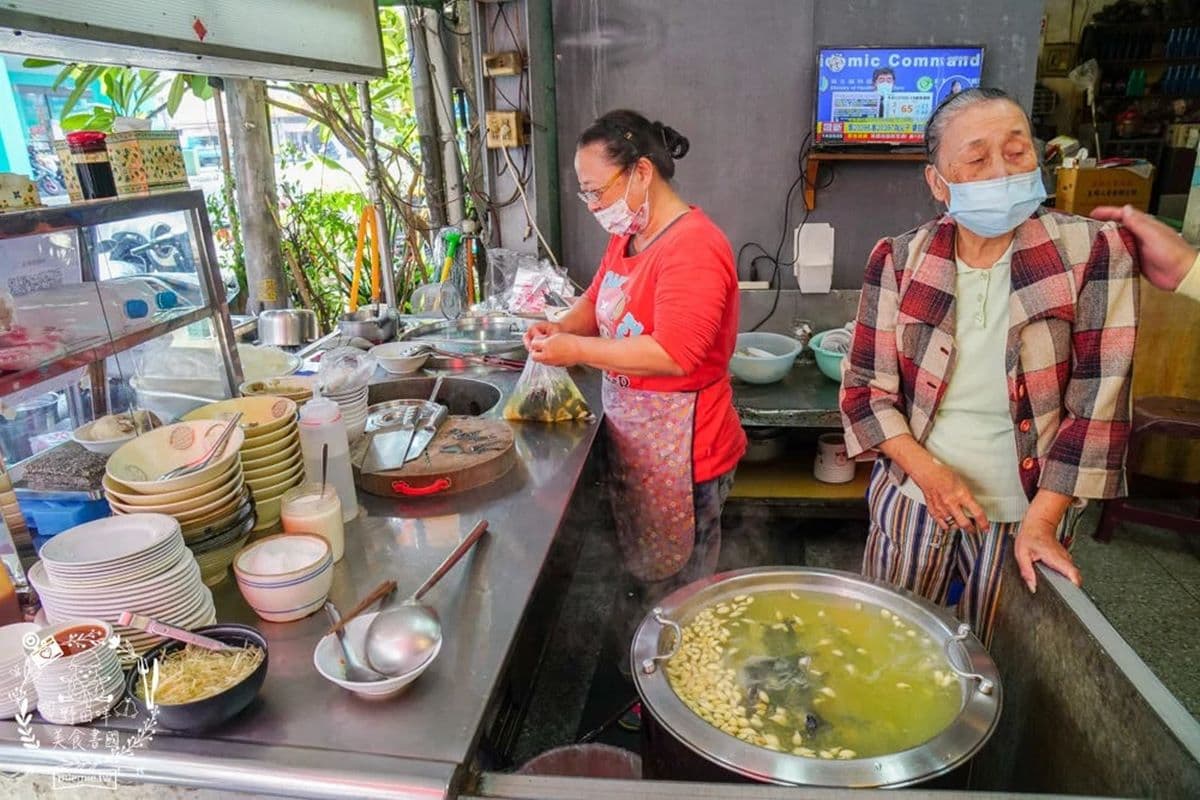 高雄最強「蒜頭田雞湯」敢挑戰?整鍋蒜頭+青蛙超狂,50年獵奇補湯老饕激推 高雄最強「蒜頭田雞湯」敢挑戰?整鍋蒜頭+青蛙超狂,50年獵奇補湯老饕激推