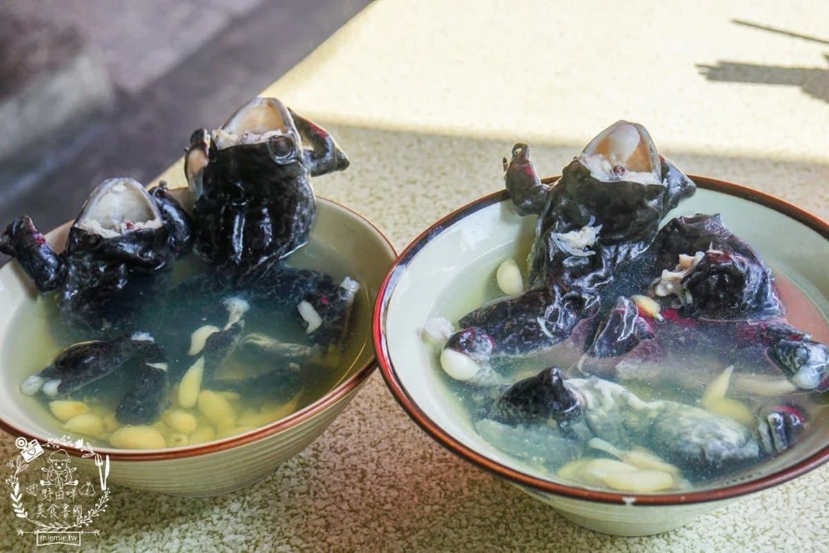 高雄最強「蒜頭田雞湯」敢挑戰?整鍋蒜頭+青蛙超狂,50年獵奇補湯老饕激推 高雄最強「蒜頭田雞湯」敢挑戰?整鍋蒜頭+青蛙超狂,50年獵奇補湯老饕激推