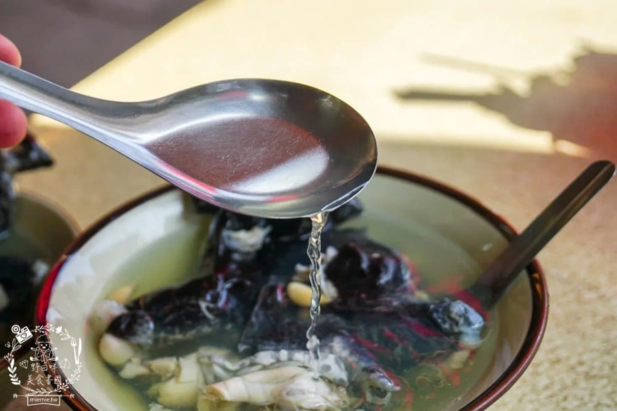 高雄最強「蒜頭田雞湯」敢挑戰?整鍋蒜頭+青蛙超狂,50年獵奇補湯老饕激推 高雄最強「蒜頭田雞湯」敢挑戰?整鍋蒜頭+青蛙超狂,50年獵奇補湯老饕激推