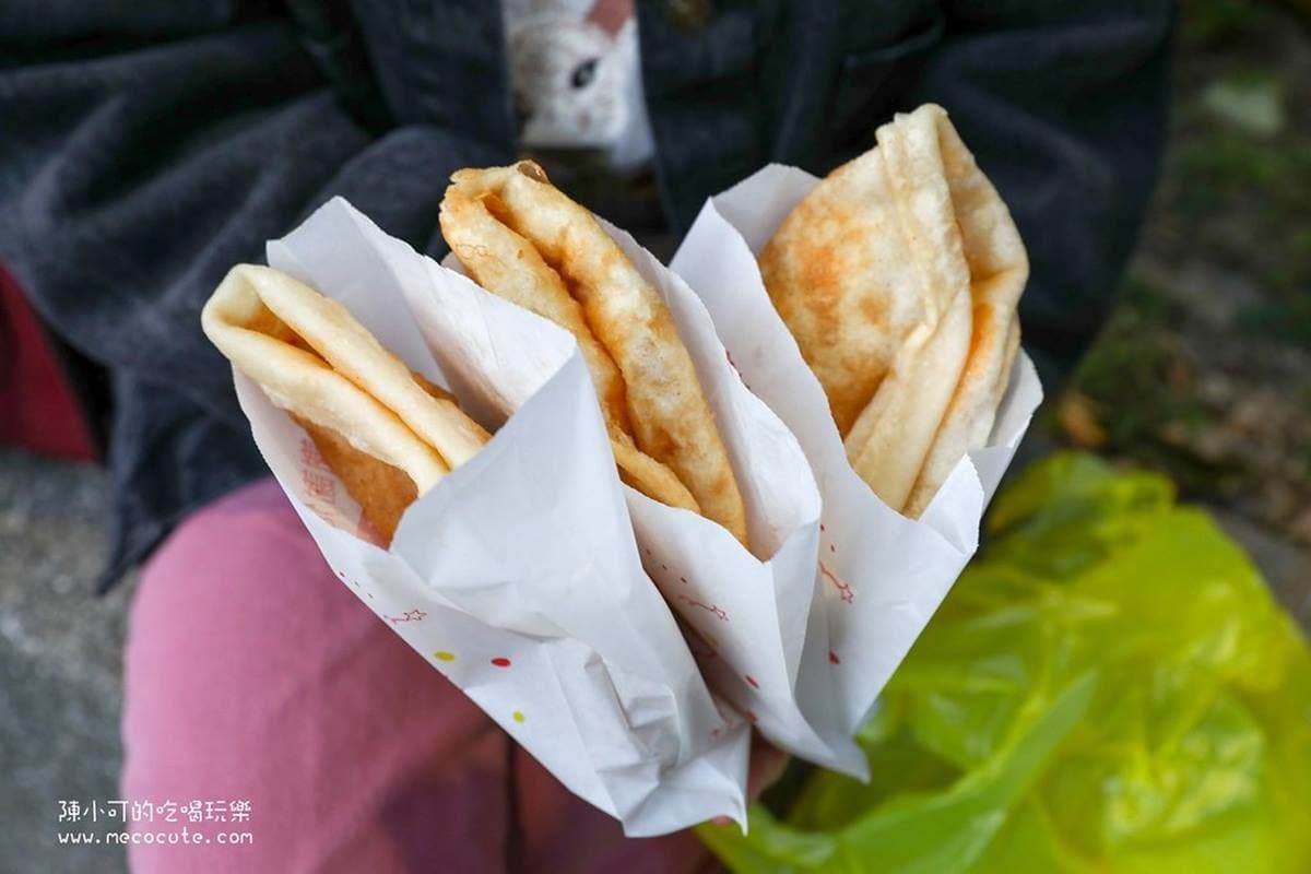 北投最好吃炸彈蔥油餅!「膨脹餅皮+半熟蛋」一咬爆漿,內行人直接買3份 北投最好吃炸彈蔥油餅!「膨脹餅皮+半熟蛋」一咬爆漿,內行人直接買3份