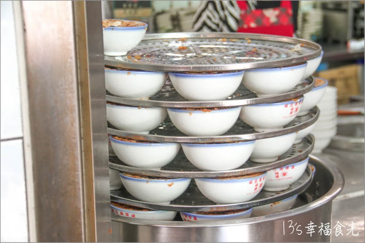 好評破萬4.1顆星!麻豆最強「30元碗粿」日賣上百碗,內行必加靈魂蒜蓉醬油 好評破萬4.1顆星!麻豆最強「30元碗粿」日賣上百碗,內行必加靈魂蒜蓉醬油