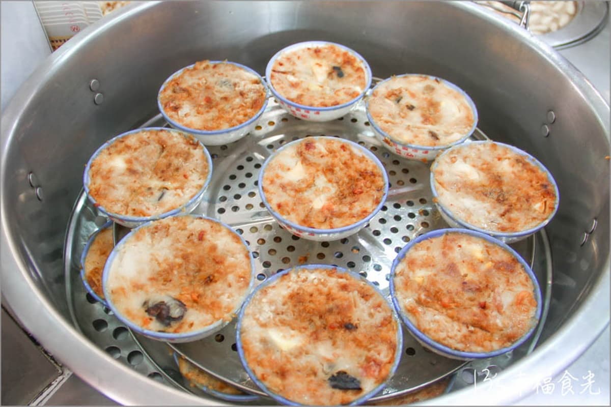 好評破萬4.1顆星!麻豆最強「30元碗粿」日賣上百碗,內行必加靈魂蒜蓉醬油 好評破萬4.1顆星!麻豆最強「30元碗粿」日賣上百碗,內行必加靈魂蒜蓉醬油