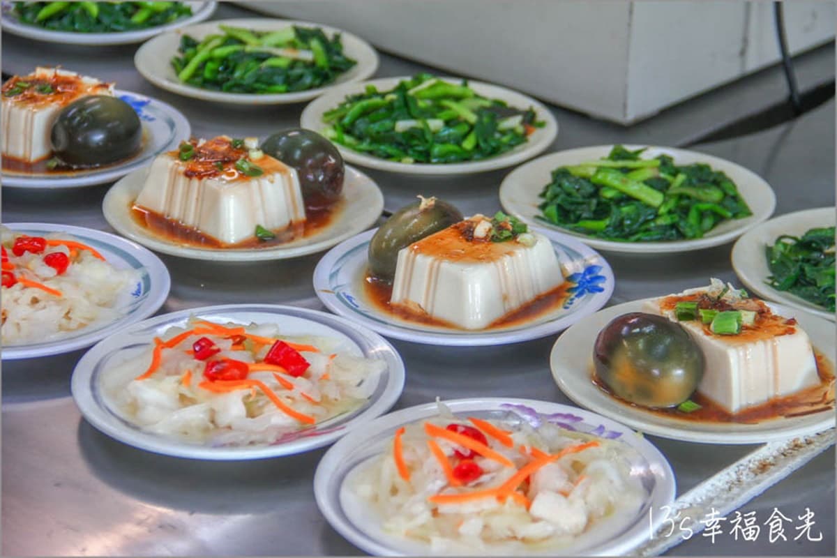 好評破萬4.1顆星!麻豆最強「30元碗粿」日賣上百碗,內行必加靈魂蒜蓉醬油 好評破萬4.1顆星!麻豆最強「30元碗粿」日賣上百碗,內行必加靈魂蒜蓉醬油