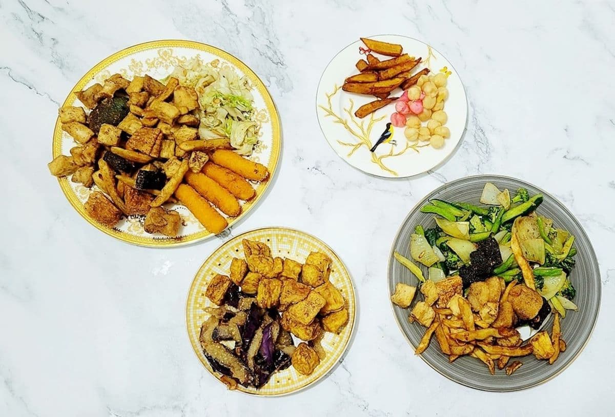 可占卜的炸物店!必點炸皮蛋、百頁酥脆唰嘴,竹林觀音詩籤只送有緣人 可占卜的炸物店!必點炸皮蛋、百頁酥脆唰嘴,竹林觀音詩籤只送有緣人