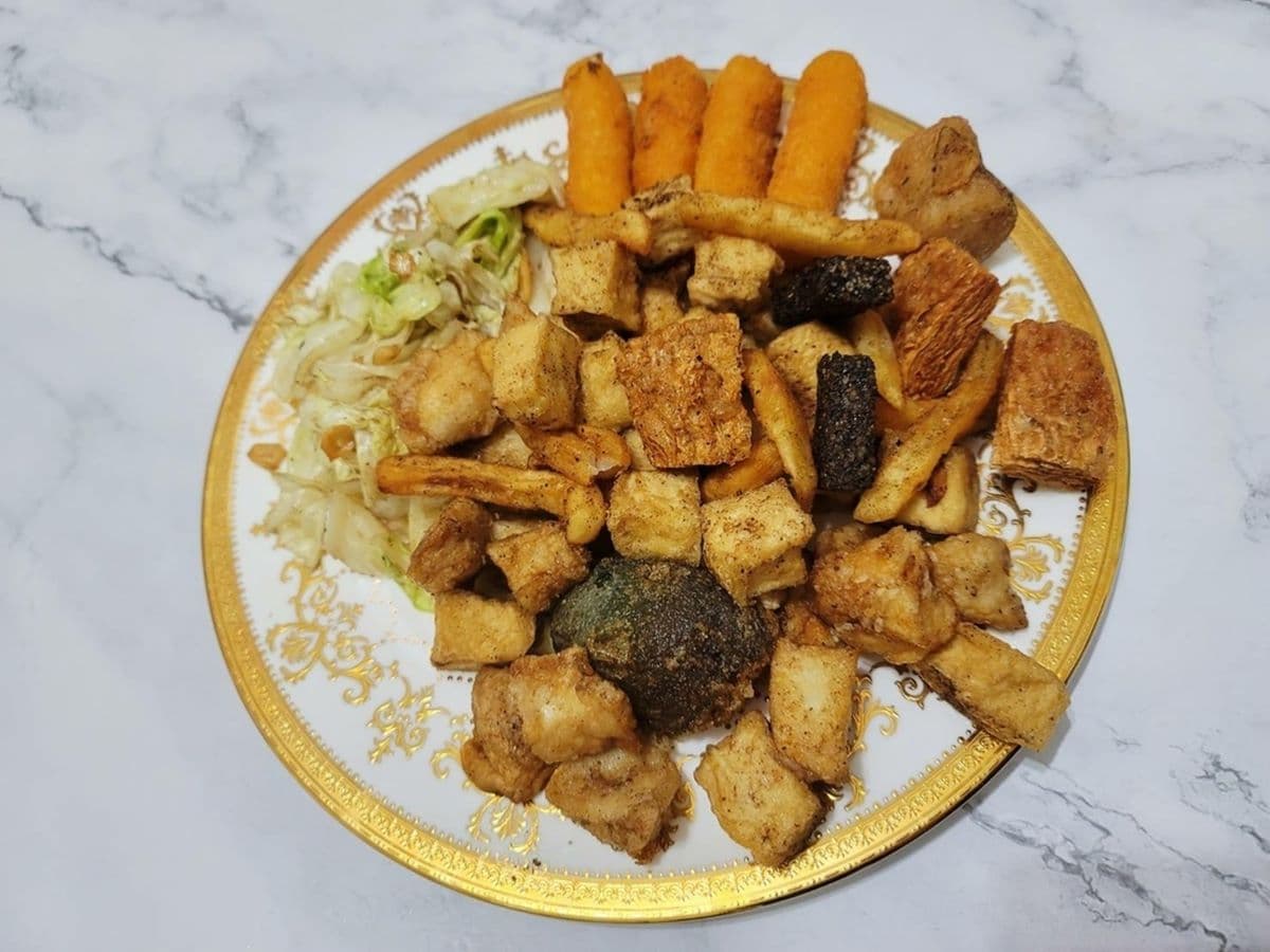 可占卜的炸物店!必點炸皮蛋、百頁酥脆唰嘴,竹林觀音詩籤只送有緣人 可占卜的炸物店!必點炸皮蛋、百頁酥脆唰嘴,竹林觀音詩籤只送有緣人