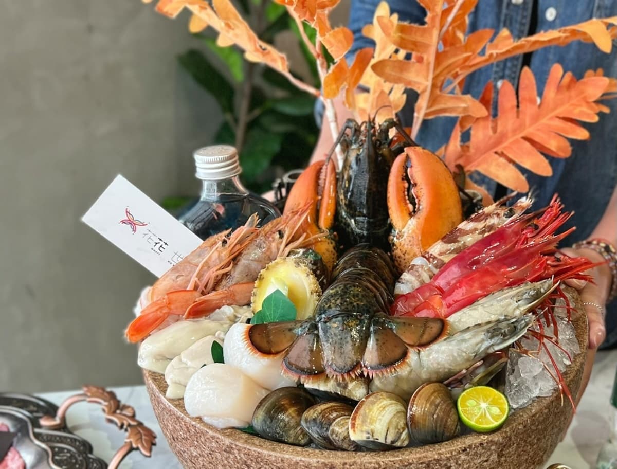 台南最美火鍋店!「9種海鮮拼盤」爽嗑波士頓龍蝦,南洋風裝潢秒飛峇里島 台南最美火鍋店!「9種海鮮拼盤」爽嗑波士頓龍蝦,南洋風裝潢秒飛峇里島