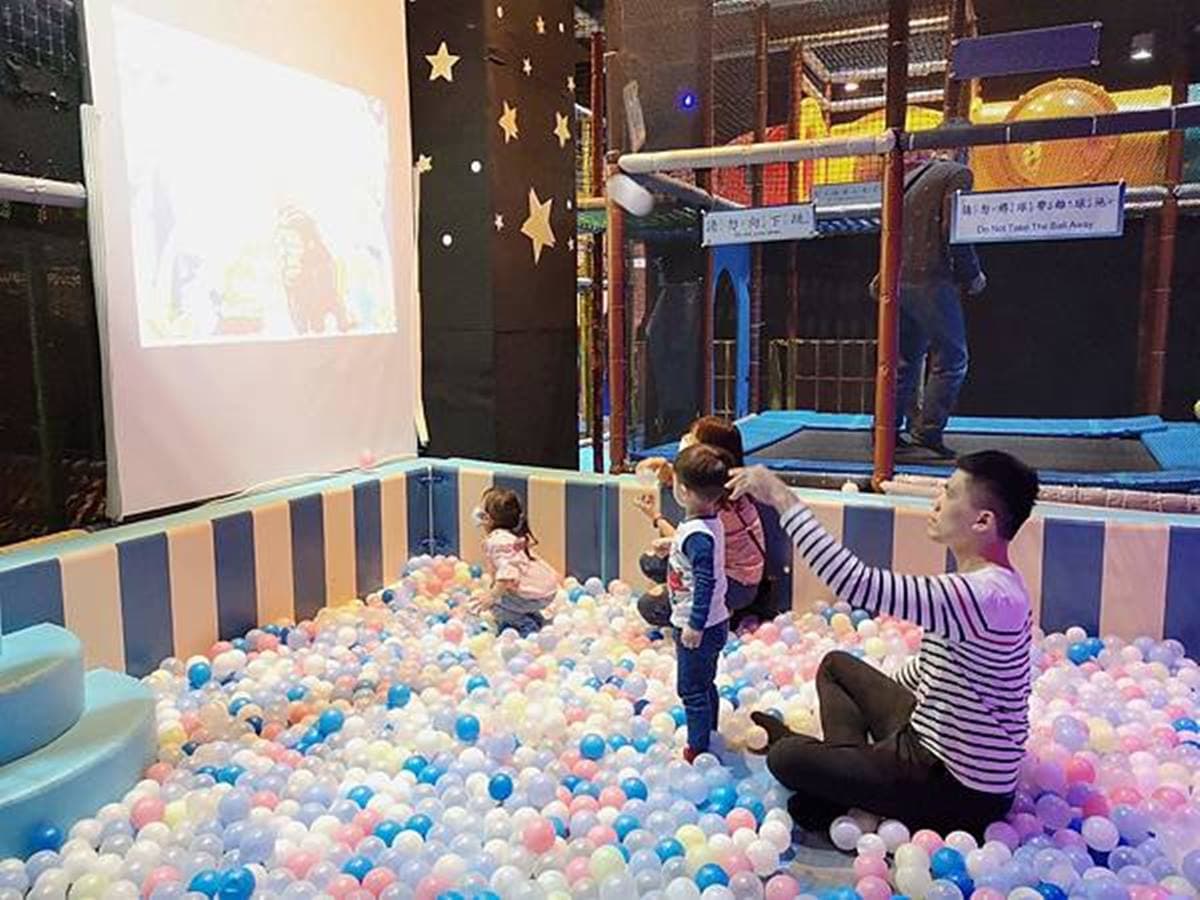 放電一整天!台北「親子樂園」體驗繩索攀爬、彈跳床,還能爽玩溜滑梯球池 放電一整天!台北「親子樂園」體驗繩索攀爬、彈跳床,還能爽玩溜滑梯球池