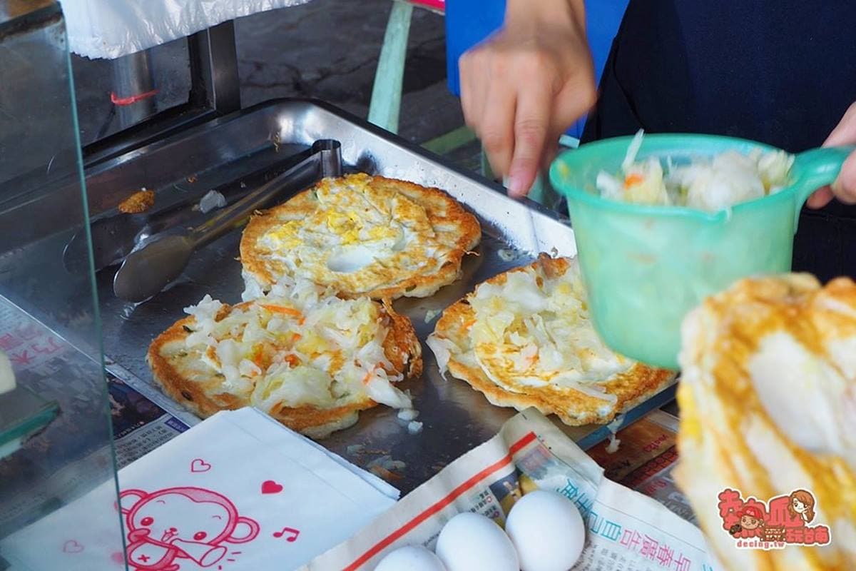 1份僅10元!台南「無名蔥油餅」1天只賣3小時,在地人崩潰喊別報了 1份僅10元!台南「無名蔥油餅」1天只賣3小時,在地人崩潰喊別報了
