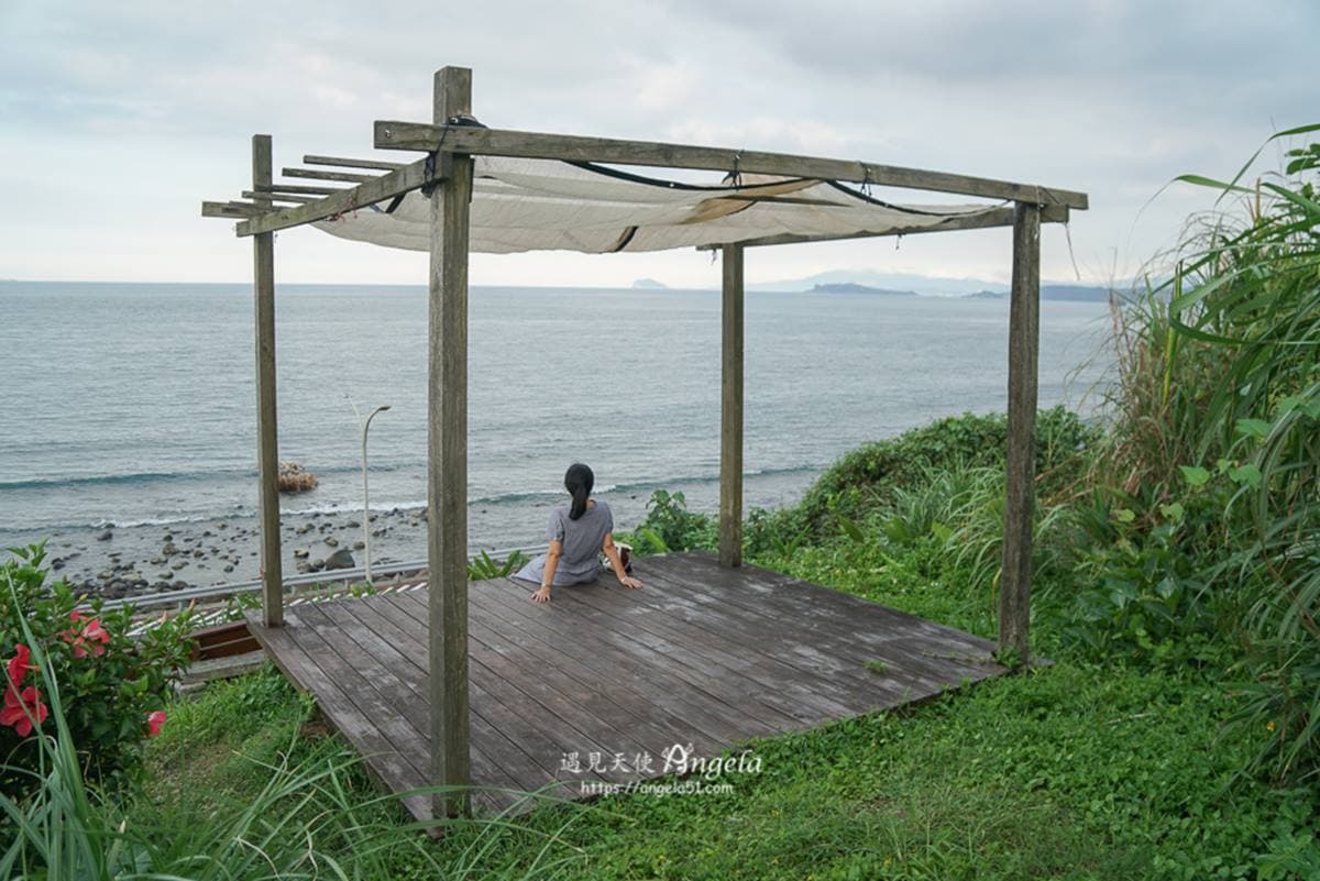 跳石海岸旁打卡祕境!網美先搶半露天座位區,還有發呆涼亭、小木屋賞海景 跳石海岸旁打卡祕境!網美先搶半露天座位區,還有發呆涼亭、小木屋賞海景