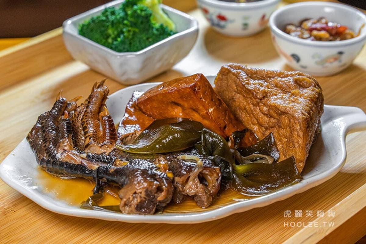 1人就能吃土雞!祖傳三代「雞肉料理」古法煙燻超入味,淋祕製雞汁鹹香下飯 1人就能吃土雞!祖傳三代「雞肉料理」古法煙燻超入味,淋祕製雞汁鹹香下飯