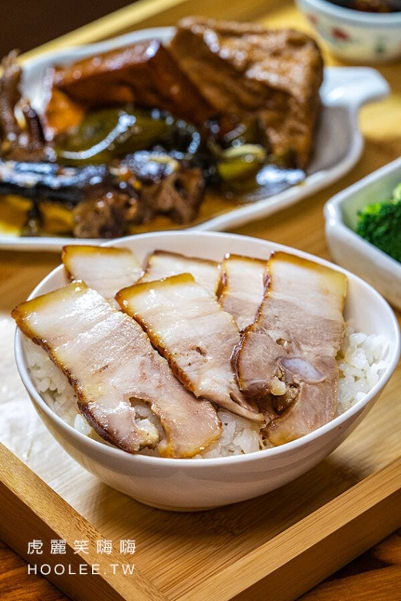 1人就能吃土雞!祖傳三代「雞肉料理」古法煙燻超入味,淋祕製雞汁鹹香下飯 1人就能吃土雞!祖傳三代「雞肉料理」古法煙燻超入味,淋祕製雞汁鹹香下飯