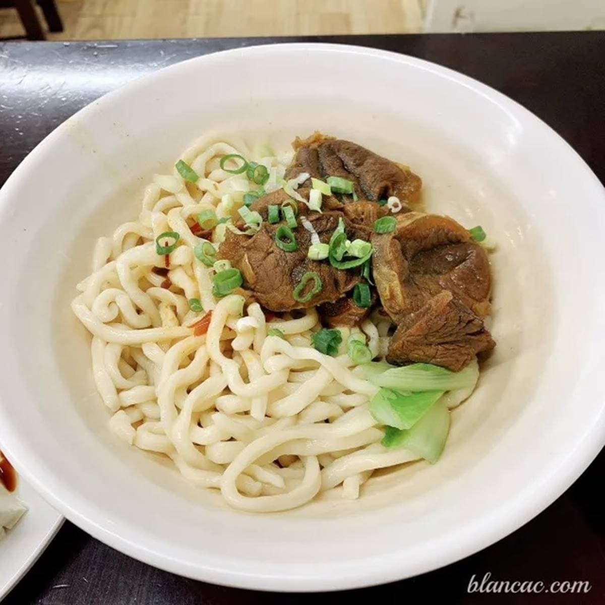 東區好評「隱藏版餃子館」!招牌鮮肉蒸餃內餡飽滿,酥脆韭黃鍋貼也必點 東區好評「隱藏版餃子館」!招牌鮮肉蒸餃內餡飽滿,酥脆韭黃鍋貼也必點