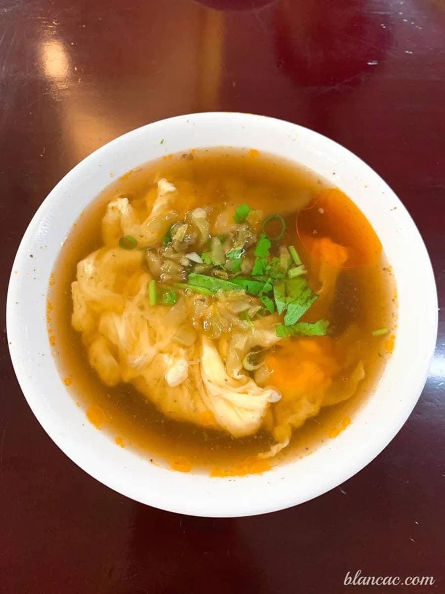 東區好評「隱藏版餃子館」!招牌鮮肉蒸餃內餡飽滿,酥脆韭黃鍋貼也必點 東區好評「隱藏版餃子館」!招牌鮮肉蒸餃內餡飽滿,酥脆韭黃鍋貼也必點