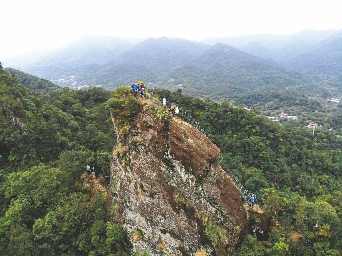 打卡絕景!新北90度垂直「天梯步道」新手也能爬,七夕帶情人攻頂感情加溫 打卡絕景!新北90度垂直「天梯步道」新手也能爬,七夕帶情人攻頂感情加溫