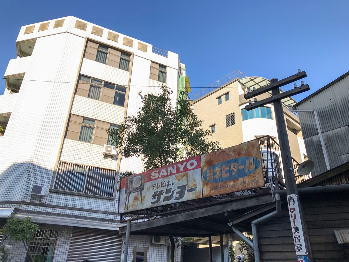 1秒穿越!台南「懷舊雜貨店」想拍照要排隊,打卡必點限定冰淇淋 1秒穿越!台南「懷舊雜貨店」想拍照要排隊,打卡必點限定冰淇淋