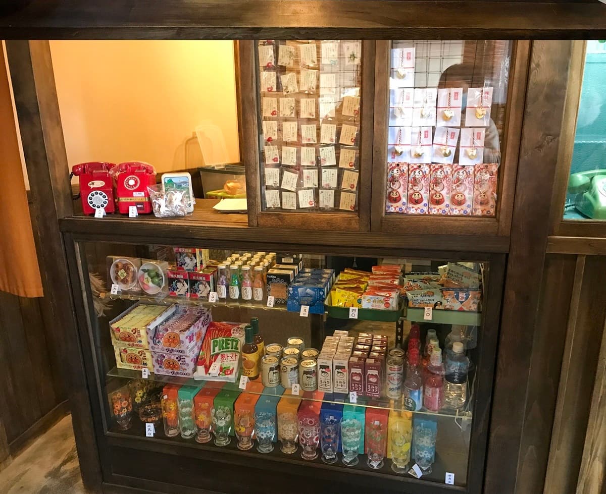 1秒穿越!台南「懷舊雜貨店」想拍照要排隊,打卡必點限定冰淇淋 1秒穿越!台南「懷舊雜貨店」想拍照要排隊,打卡必點限定冰淇淋