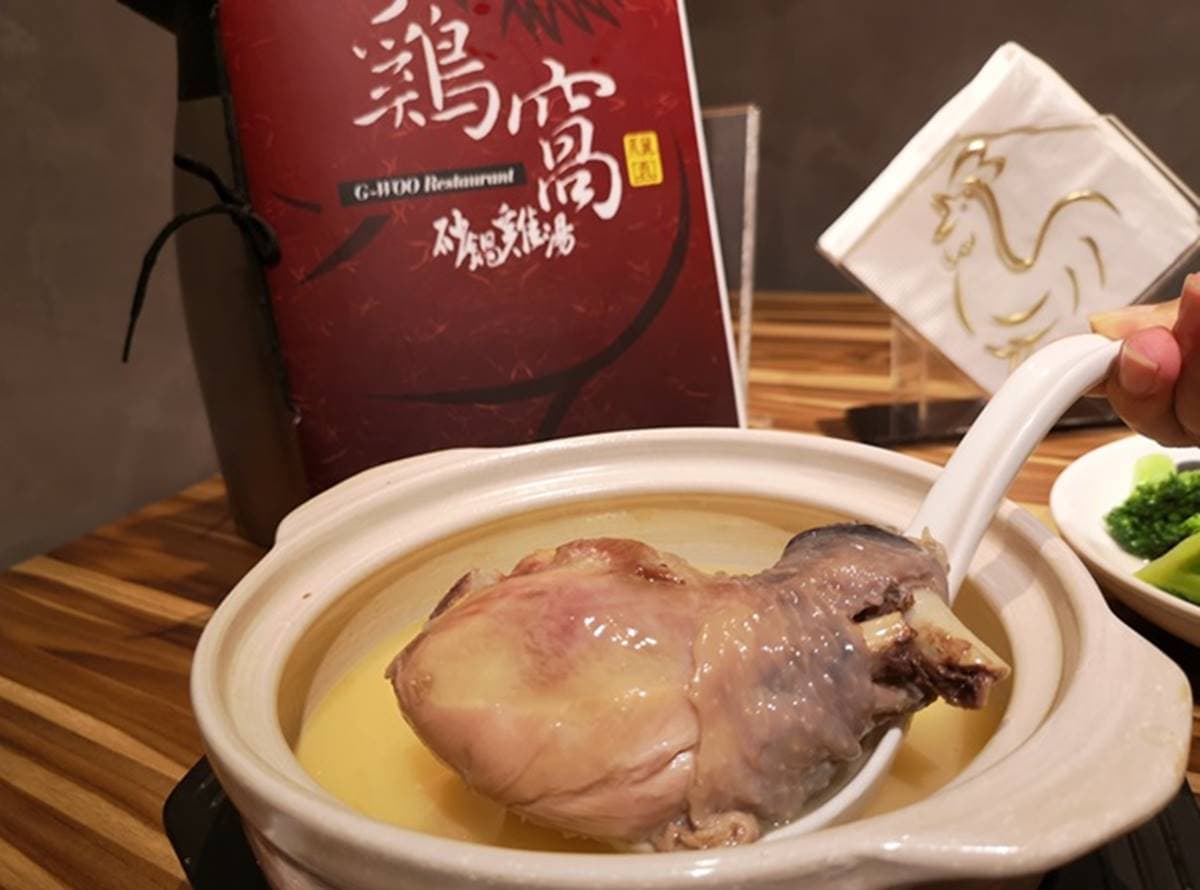 平價版驥園!1人獨享「砂鍋土雞湯」爽嗑整隻雞腿,再點超下飯「蔥燒子排」 平價版驥園!1人獨享「砂鍋土雞湯」爽嗑整隻雞腿,再點超下飯「蔥燒子排」