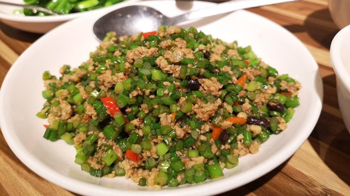 平價版驥園!1人獨享「砂鍋土雞湯」爽嗑整隻雞腿,再點超下飯「蔥燒子排」 平價版驥園!1人獨享「砂鍋土雞湯」爽嗑整隻雞腿,再點超下飯「蔥燒子排」