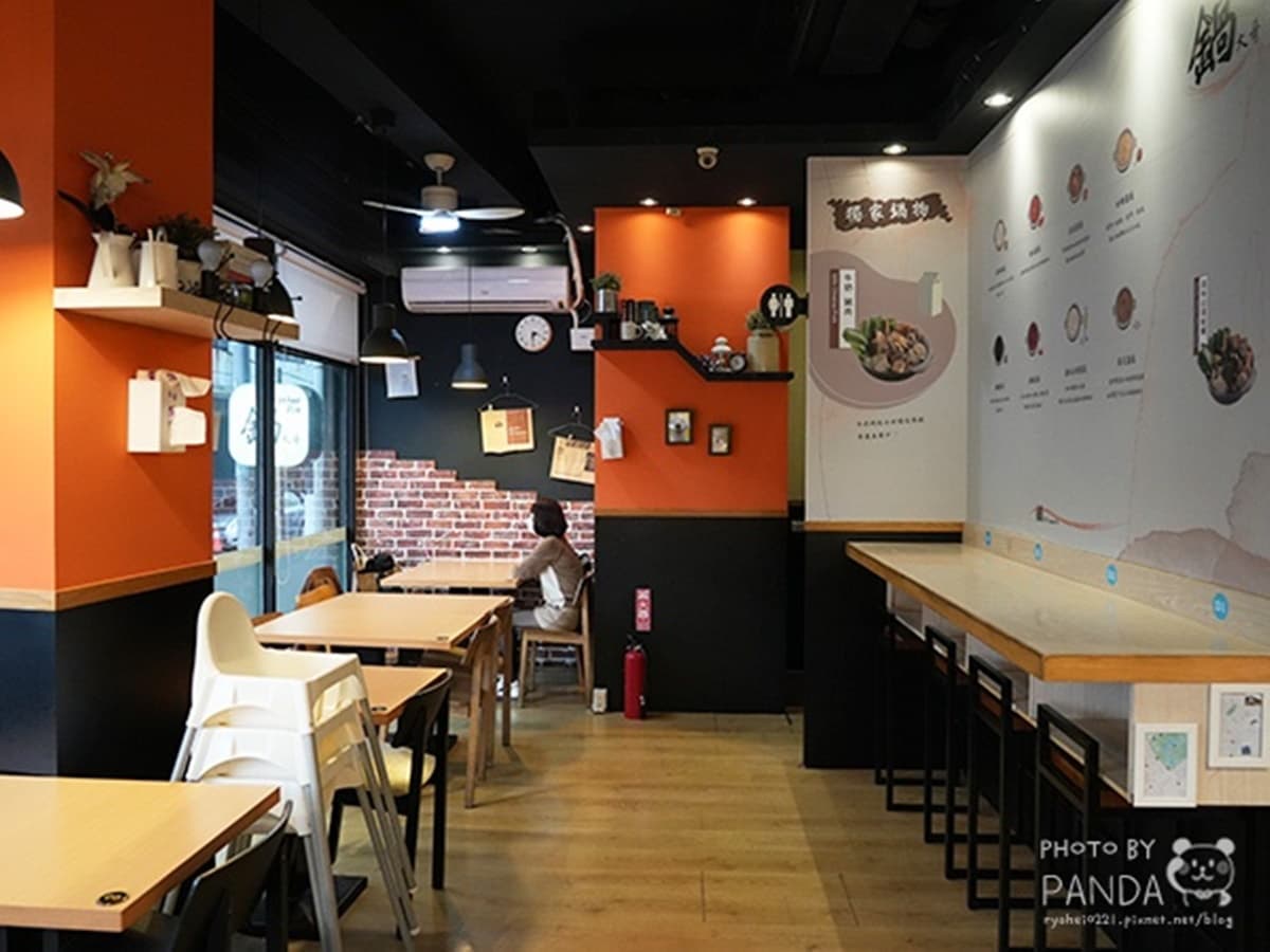 冰淇淋掉進拉麵裡?挑戰「平價小火鍋」最狂新品,攪拌變牛奶鍋超衝擊 冰淇淋掉進拉麵裡?挑戰「平價小火鍋」最狂新品,攪拌變牛奶鍋超衝擊