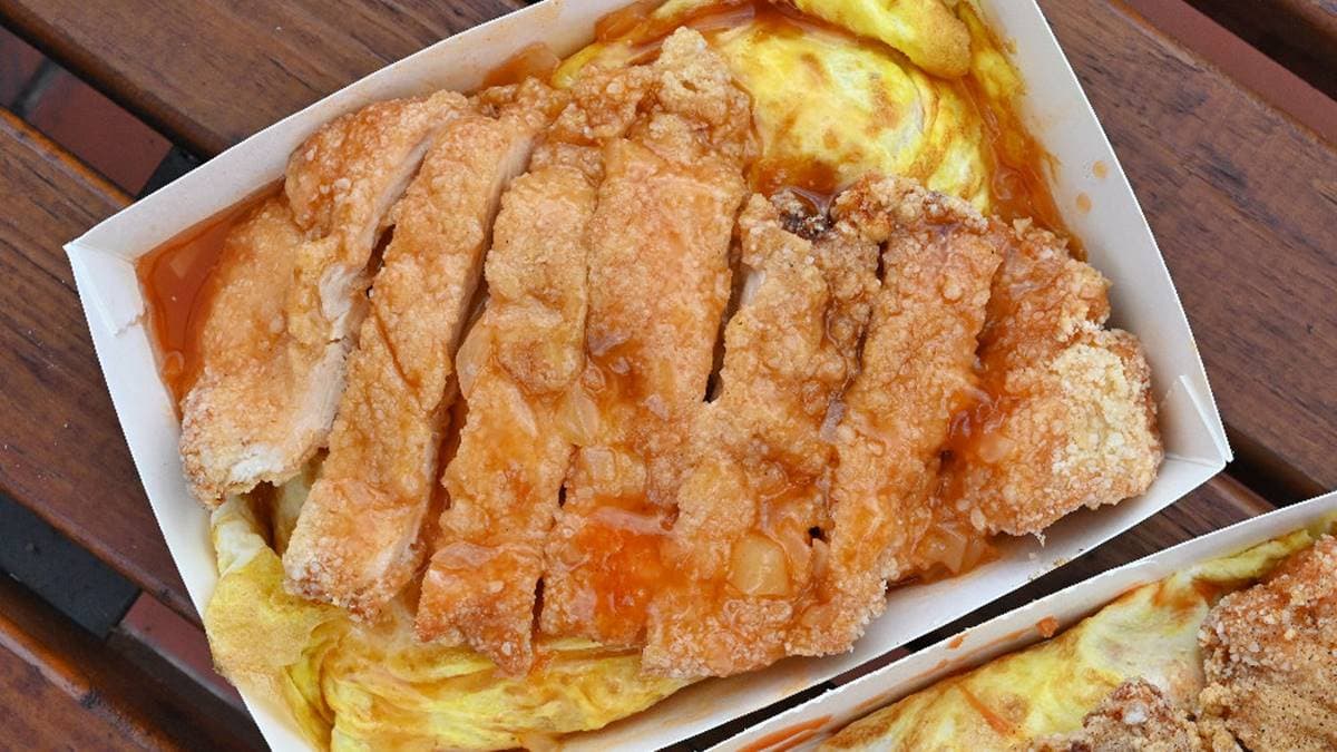 想吃先等半小時!爆量「雞排蛋包飯」只要90元,免百元就能飽到天靈蓋 想吃先等半小時!爆量「雞排蛋包飯」只要90元,免百元就能飽到天靈蓋