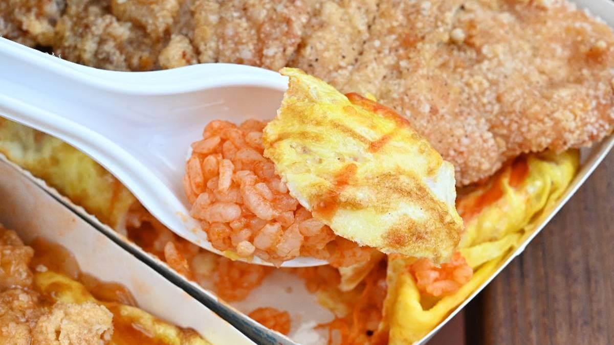 想吃先等半小時!爆量「雞排蛋包飯」只要90元,免百元就能飽到天靈蓋 想吃先等半小時!爆量「雞排蛋包飯」只要90元,免百元就能飽到天靈蓋